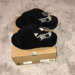 BLACK UGG FLUFF SLIDE